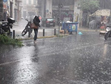 Σάκης Αρναούτογλου: «Έρχονται έντονες καταιγίδες τις επόμενες 48 ώρες - Να προσέχετε»